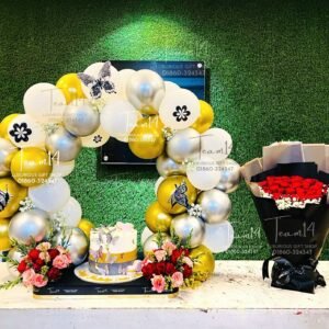 Luxury Cake Hamper with Rose Bouquet